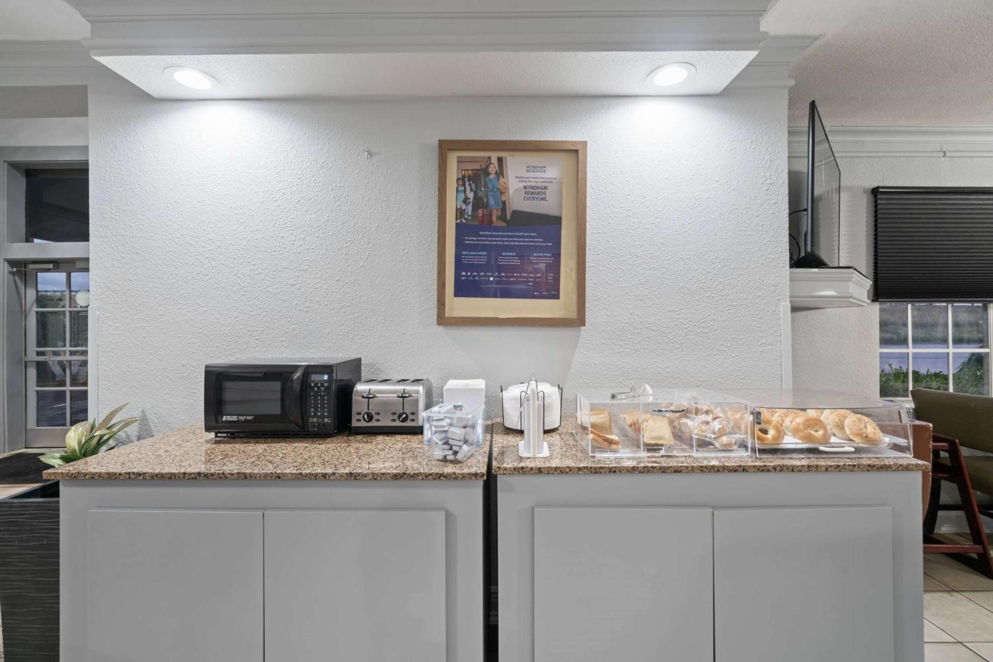 La Quinta Inn By Wyndham Corpus Christi North מראה חיצוני תמונה