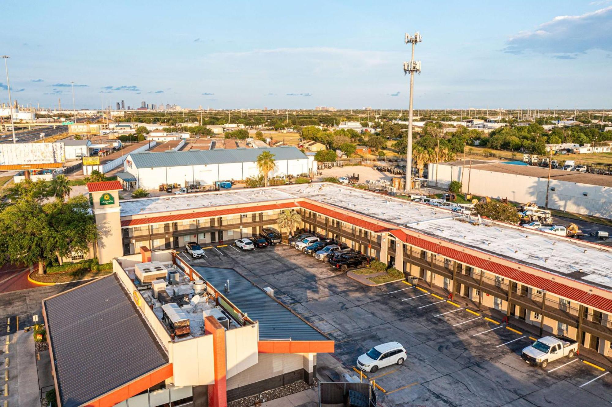 La Quinta Inn By Wyndham Corpus Christi North מראה חיצוני תמונה